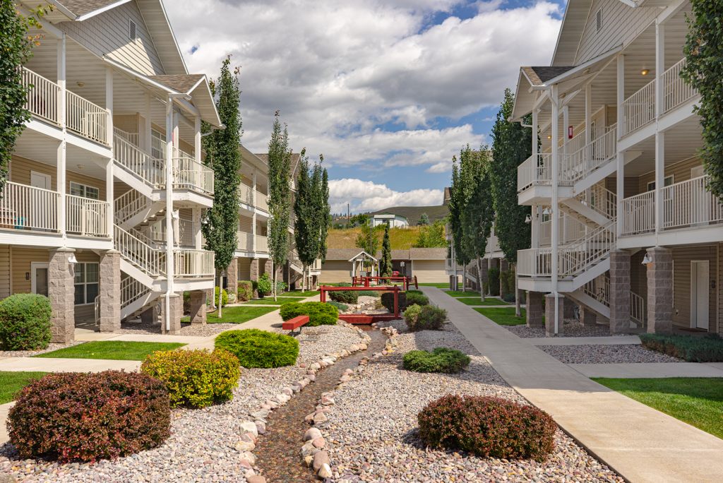 CRESTVIEW APARTMENTS